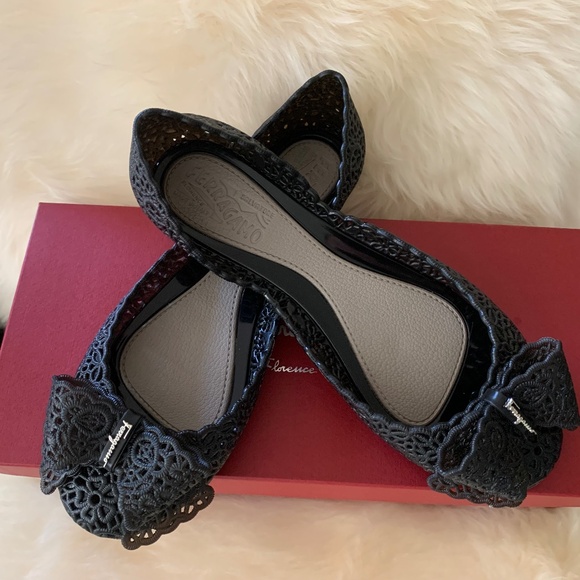 Salvatore Ferragamo Nilly jelly bow ballet flats size 7 in black - Picture 1 of 11
